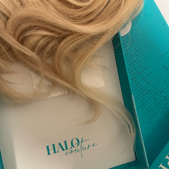 22 inch Golden Blonde Wavy Hair Extension - Picture 5 of 7